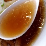 手打ちラーメン 清仁軒 - 【2019.1.26(土)】手打ちラーメン(並盛・155g)720円のスープ