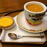 香港時間 - しょうがホットミルクティーとエッグタルト