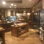 Le pain Quotidien　 - パン売り場も、ひっきりなしにお客さんが入られてました。