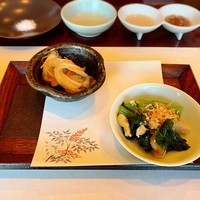 お座敷天婦羅 天政 丸ビル店 - ●先付
                    ・小松菜と油揚げの煮浸し
                    ・鰆の南蛮漬け