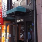 一見古い喫茶店のような外観　