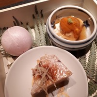 ラ・ボンバンス - 紅白玉（チョリソー、燻製カマンベール）雲丹湯葉、あん肝