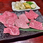 炭火焼肉くらた - 信州プレミアム牛　日替わり5種盛(\2,800)　野菜盛(\300)
