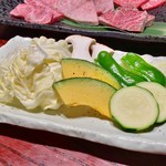 炭火焼肉くらた - 野菜盛(\300)