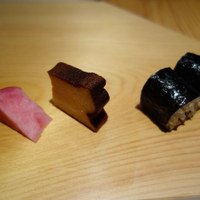 鮨 さかい - 赤カブ・芝海老と大和イモの玉子焼き・干瓢巻き