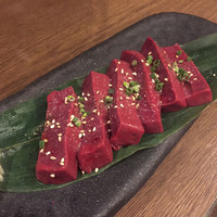 炭火焼肉 日本橋イタダキ - 炙りレバー。軽く表面を焼いてペロリ。