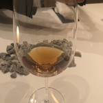 AZUR et MASA UEKI - スペインだったかな…厳選ぶどうの濃ーいワイン醤油みたいな…