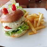 Blue Canyon Country Club - 1812_Blue Canyon Country Club_CHAMPION BURGER@280THB 彩り綺麗で食欲湧きます！