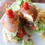 Blue Canyon Country Club - 1812_Blue Canyon Country Club_CHAMPION BURGER@280THB パテも十分肉厚！