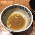 三田製麺所 - スープ割り投入