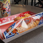 マンマ・ビスコッティーズ・ベーカリー - ソーセージパイとアップルカスタードデニッシュ