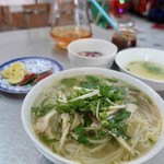 Bà Vui - BUN GA 25000VND（125円）