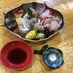 旬ものと日本酒 とみ笑 - 刺身盛合せ