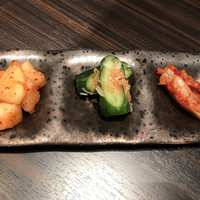 焼肉うしごろ 銀座並木通り店 - キムチ盛り合わせ