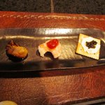 香月 - 前菜　左からカキのオイル漬け・蒸し海老・キャビアのサワークリーム添え