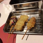 鉄板焼と町中華 中崎きりがね食堂 - 181103串カツ（牛串、豚串、チョコバナナ）