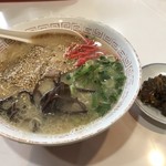 白雲軒 - ラーメン＝５００円
高菜は卓上に常備