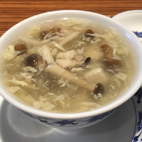 横浜中華街 重慶飯店 本館 - キノコと卵のトロミスープ