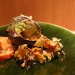 RISTORANTE IL NODO - 活サザエ 鎌倉ジャガイモ アーモンドバター 壺焼きアップ