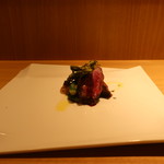 RISTORANTE IL NODO - 岩手県短角牛サーロイン 藁 1月の菜の花 玉ねぎ