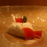 RISTORANTE IL NODO - 鎌倉のもものすけカブ 山椒 トンカ豆のパンナコッタアップ