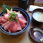清水港　みなみ  - 特選鮪三昧丼