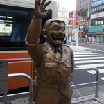 亀有駅北口の両さん像がお出迎え