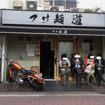 つけ麺 道 - 30分ほど時間を潰してきたら・・・ありゃ4人並んでいるし(^^ゞ