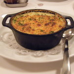 ラミティエ - アッシパルマンティエ サラダ添え(エゾ鹿とマッシュポテトとグリエールチーズの重ねオーヴン焼き)