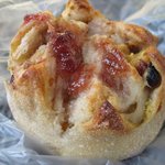 ラボ・フィセル - 「クランベリー無花果、マスカルポーネ、クリームチーズのカステラパン」