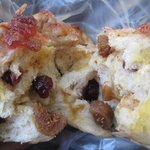 ラボ・フィセル - 「クランベリー無花果、マスカルポーネ、クリームチーズのカステラパン」