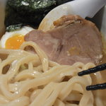 つけ麺 道 - フルーツ酢を入れると激変します・・・最高に美味しい。