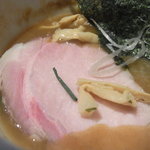 つけ麺 道 - 酢を少し入れたあとの叉焼