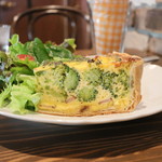 ブラック バーズ - 料理写真:ブロッコリーのキッシュ