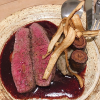 セミーナ - メイン:白糠産蝦夷鹿の炭火焼と訓子府産牛蒡。
