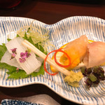 鳥田中 - お通し②お造り（あおりいか･ひらめの雲丹巻･かわはぎの肝巻)