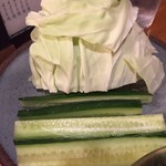 焼鳥 酉たけ - キャベツきゅうりは味噌がポイント　写ってないけど（笑）
