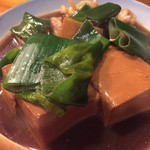 焼鳥 酉たけ - 新メニューの煮込み豆腐　鶏肉の旨味が豆腐にシミシミです
