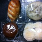 Boulangerie Kaseru - チョコクリームパン、ベーコンチーズ、ハイジのジャムパン、豆パン