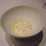 カンテサンス - 塩とオリーブが主役　山羊乳のバヴァロワ