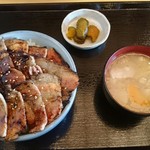 炭火豚丼 豚元 - 豚丼(大) 880円