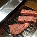 黒毛和牛一頭買焼肉 醍醐 - シャトーブリアン焼き焼き中