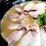 ラーメン人生JET - 鳥煮込みチャーシュー+チャーシュー増し②
