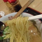 華龍 - 一柳製麺の中細縮れ麺