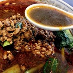 桂林餃子満足 - インパクトあるスープ