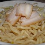 らーめんでぽっと - 麺を掘り起こして