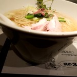 塩生姜らー麺専門店 MANNISH - すり鉢状の丼ぶり