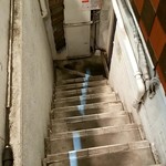 塩生姜らー麺専門店 MANNISH - 地下へ下りる階段