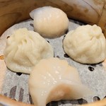 中国料理 「唐宮」  - 小籠包と海老蒸し餃子。