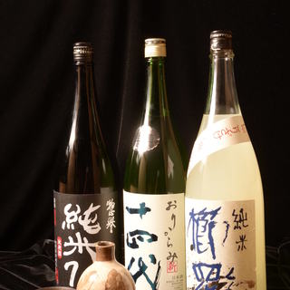 粋に一献。日本各地の季節の日本酒・焼酎もご用意しております